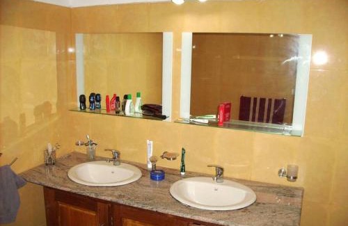 Kumaranalloor Apartment | 4 Bedroom House@Kottayam TownA/C 812983!5682