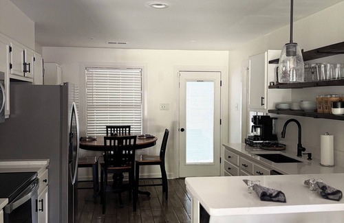 Ellendale House | 4-bedroom house near Shelby Farms with WiFi, AC