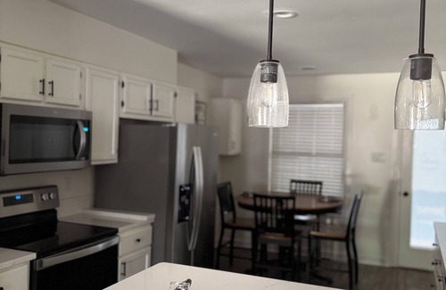 Ellendale House | 4-bedroom house near Shelby Farms with WiFi, AC