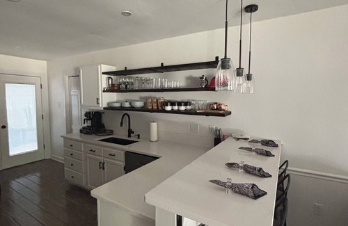Ellendale House | 4-bedroom house near Shelby Farms with WiFi, AC