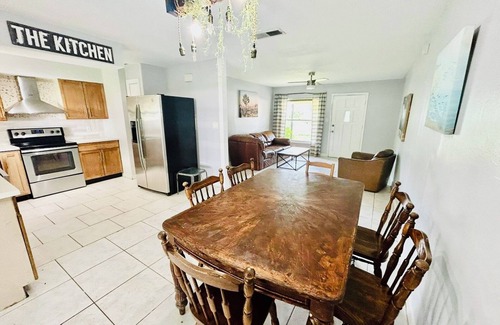Doctor Phillips House | 4 bedroom house only 2 miles from Universal Studios Parks