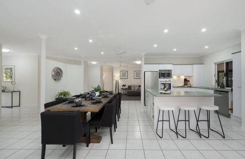 Bushland Beach House | 4 bedroom house right on the beach!