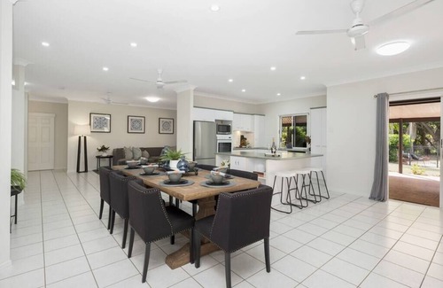 Bushland Beach House | 4 bedroom house right on the beach!