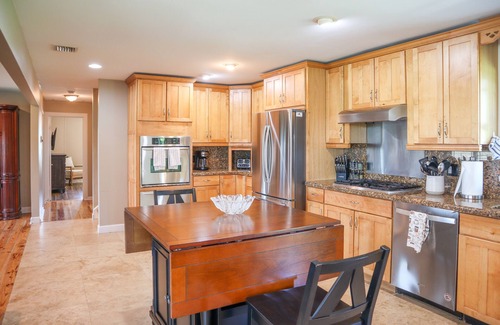 Everglades City House | 4-bedroom house with pool steps from the dock!