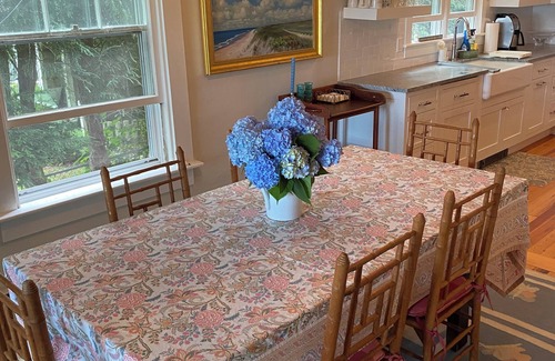 Saunderstown House | 4-bedroom house in Saunderstown with AC, Porch Overlooking Narragansett Bay