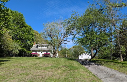 Menantic Creek House | 4-bedroom house on lake in delightful Shelter Island with WiFi, AC on 3.2 acres