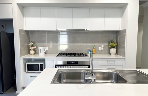 Gregory Hills House | 4 Bedroom House with sunny backyard. 5 minutes to the shops and cafes!
