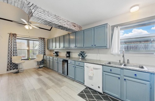 South Arlington House | 4-Bedroom House with Private Pool near Cowboy Stadium and DFW