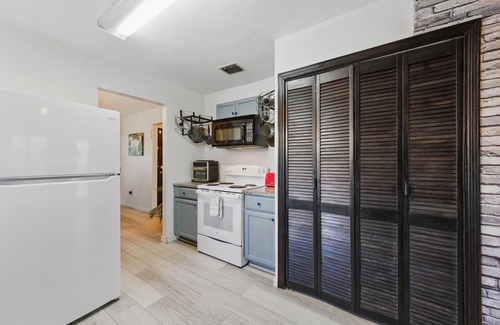 South Arlington House | 4-Bedroom House with Private Pool near Cowboy Stadium and DFW