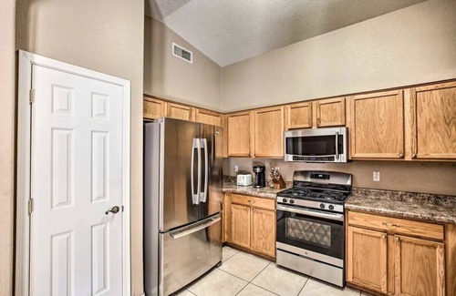 Tucson House | 4 Bedroom House! W/Yard/Garage/Washer/Dryer & Near UA!