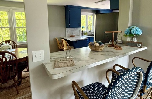 Newport East House | 4-bedroom house with WiFi/AC/Beach, downtown, Vineyards & nature trails.