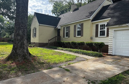 Whitehaven House | 4-bedroom house with Wi-Fi, AC. Only 4 minutes from Elvis Presley's Mansion.