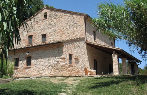 Montefiore dell'Aso Villa | 4 bedroom villa with private pool set in 8 acres in Le Marche