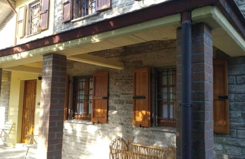 Valmozzola House | 4 Bedroom Private vacation home in Valmozzola Station