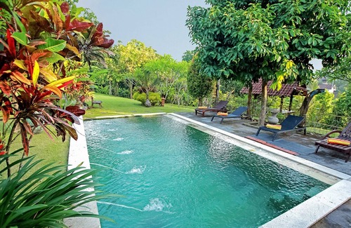 Dalung Villa | 4 Bedroom Joglo Home, Large Garden, Swimming Pool, Housekeeping staff