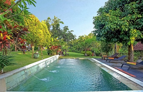 Dalung Villa | 4 Bedroom Joglo Home, Large Garden, Swimming Pool, Housekeeping staff