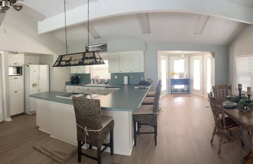 Chipley House | 4-bedroom Lake House 45 Minutes from the Beach!