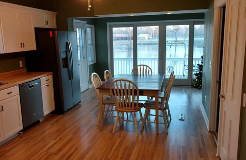 Pardeeville House | 4 Bedroom Lake House With Spacious Deck To Relax And View The Lake