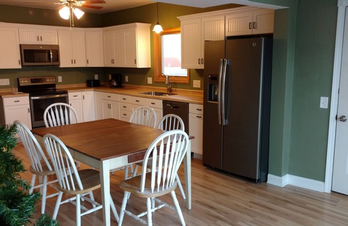 Pardeeville House | 4 Bedroom Lake House With Spacious Deck To Relax And View The Lake