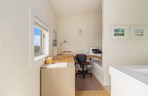 Montague Cottage | 4-bedroom Lake Michigan beach cottage in Montague with WiFi, AC