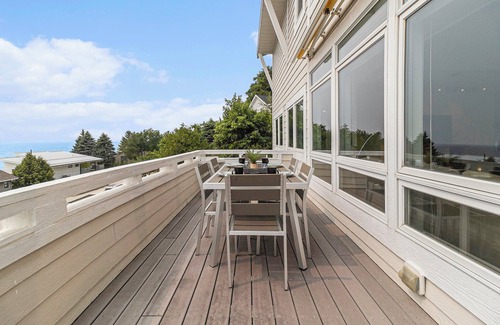 Montague Cottage | 4-bedroom Lake Michigan beach cottage in Montague with WiFi, AC