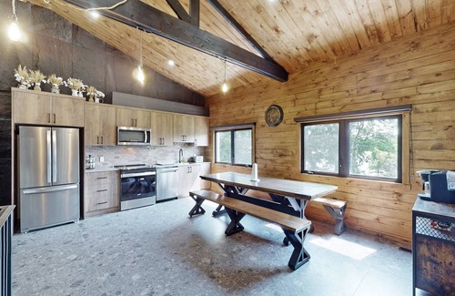 Penetanguishene House | 4 Bedroom Lakefront Townhouse Cottage