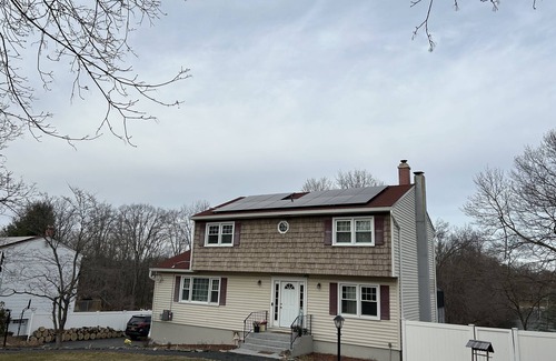 Monroe House | 4 Bedroom Lakefront home retreat with outdoor amenities in the NYC region.