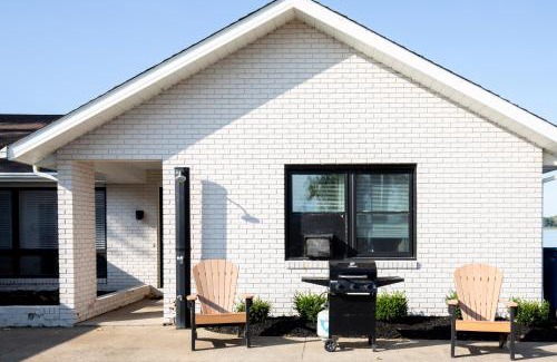 Sandusky House | 4 Bedroom Lakefront Home with Private Beach on Cedar Point Chaussee