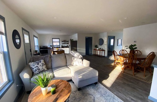 Cadiz House | 4 Bedroom Lakehouse w/Hot Tub, Firepit, & Game Room