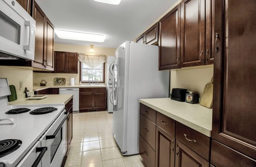 Albion House | 4-bedroom, living room, dining room, kitchen, game and family room, WiFi,