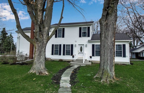 Albion House | 4-bedroom, living room, dining room, kitchen, game and family room, WiFi,