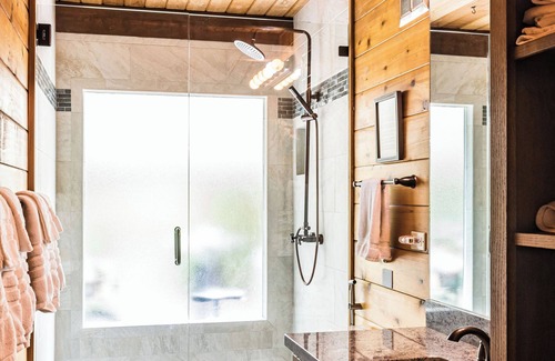Duvall Cabin | 4-bedroom lodge in lovely Duvall with AC, WiFi. Enjoy your stay