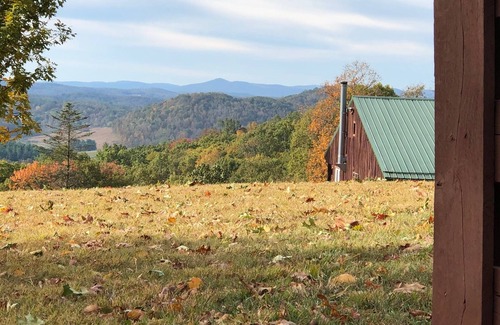 Floyd Cabin | 4-bedroom lodge in phenomenal Floyd County with AC
