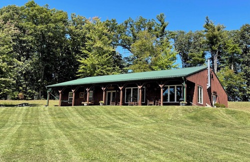 Floyd Cabin | 4-bedroom lodge in phenomenal Floyd County with AC