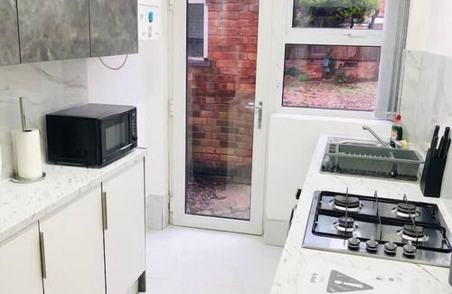 Loughborough House | 4 Bedroom Lovely home in Loughborough town & Uni