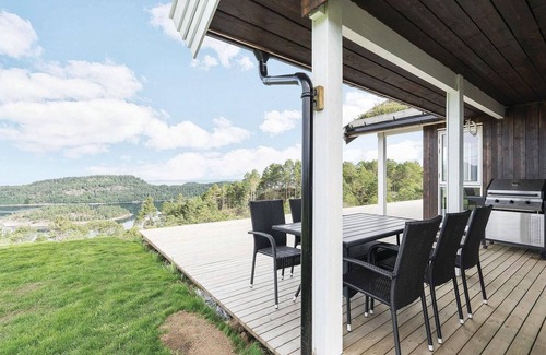 Torjulvagen House | 4 bedroom lovely home in Kvisvik
