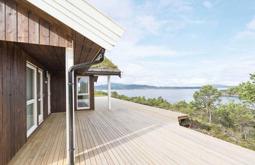 Torjulvagen House | 4 bedroom lovely home in Kvisvik