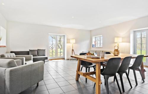 Naestved House | 4 Bedroom Lovely Home In Næstved