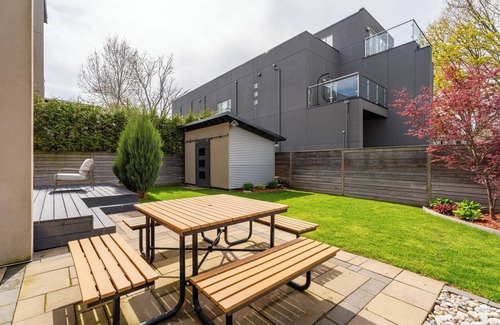 Lakeview House | 4 bedroom lux contemporary home close to Downtown Toronto, and Lake Ontario