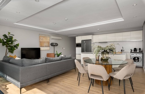 Green Point Apartment | 4 Bedroom Luxury close to the VandA Waterfront