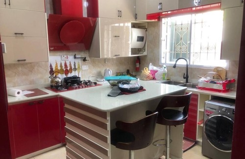 Ogombo House | 4 Bedroom Luxury HomeAwayFromHome-Unlimited WiFi