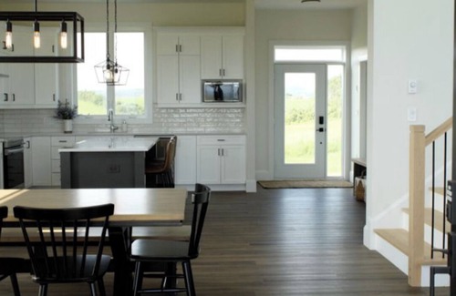 Park Corner Cottage | 4 Bedroom Luxury Ocean View Beach House, Minutes To North Shore Beaches