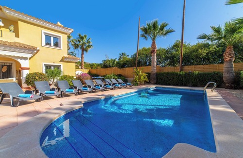 Hoya de los Patos Villa | 4 Bedroom Luxury Villa with 15m Private Pool for Up-To 10 Guests