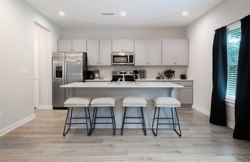 New Market House | 4 Bedroom Modern Farmhouse in New Market