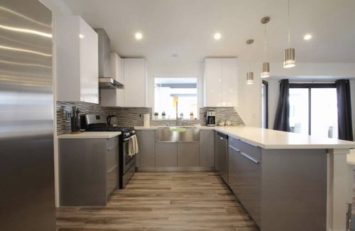 Sunrise Vista Chino House | 4 Bedroom Modern Home, Pool+Spa+Guest House!