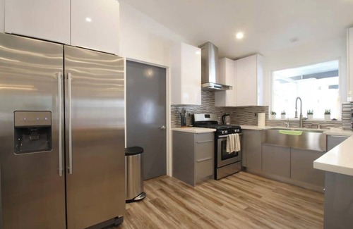 Sunrise Vista Chino House | 4 Bedroom Modern Home, Pool+Spa+Guest House!