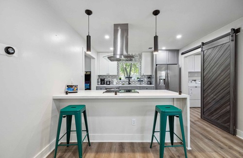 Spring Shadows House | 4 Bedroom Modern House With POOL