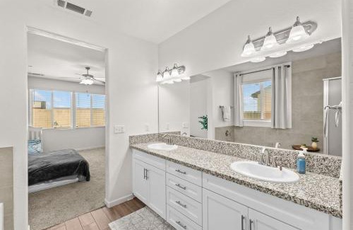 Tulare House | 4 Bedroom Modern Oasis Near Sequoias