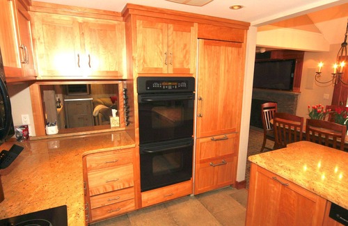 Bromley Mountain Condo | 4 Bedroom Mountainside Condo - Enjoy Beautiful Vermont This Winter!