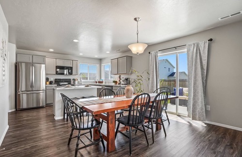 Nampa House | 4 bedroom Nampa 83687, Extended Stays, Crews, Family